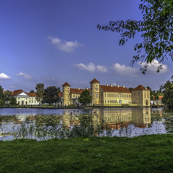 Schloss_Rheinsberg_2015.jpg  